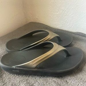 Oofos sandals. Style OoLaLa. Ladies 8.